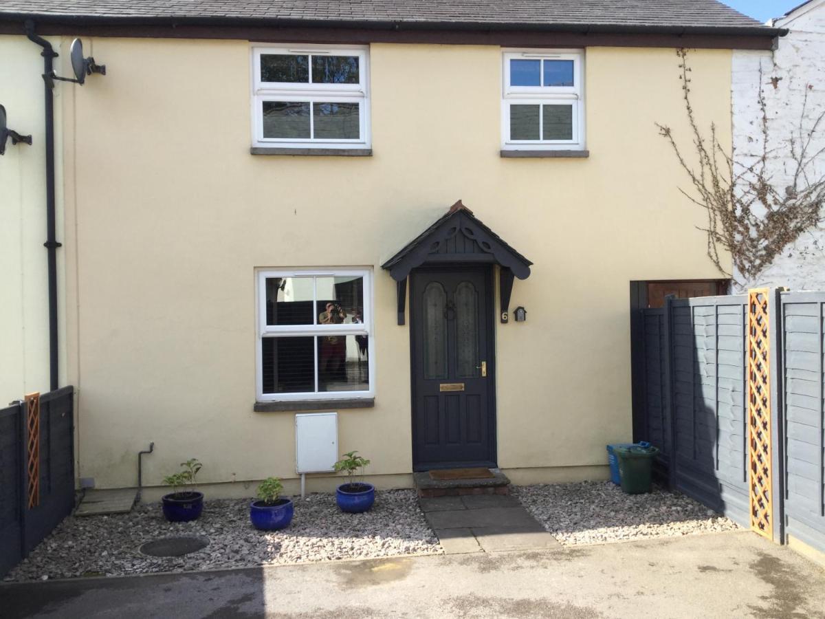 6 Beili Priory Apartment Abergavenny Exterior photo