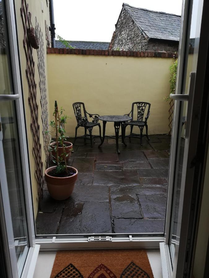 6 Beili Priory Apartment Abergavenny Exterior photo
